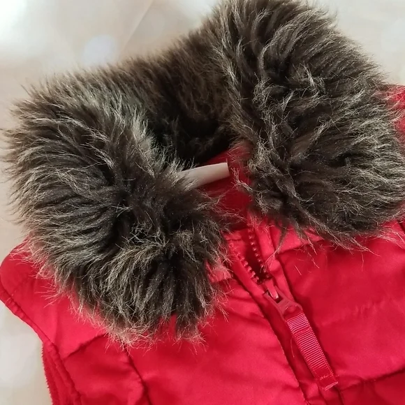 CRAZY 8 Red Puffer Vest Faux Fur Collar - Picture 2 of 5